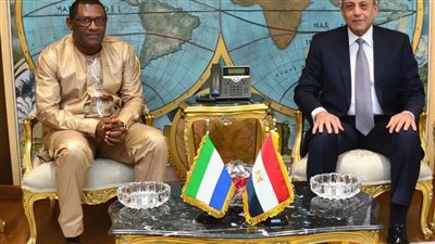 وزير الطيران المدني يبحث مع سفير دولة سيراليون  بالقاهرة أوجه التعاون المشترك 