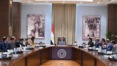 مدبولي يتابع إجراءات خفض مُعدلات التضخم وتوفير السلع الأساسية وسد الفجوة الدولارية