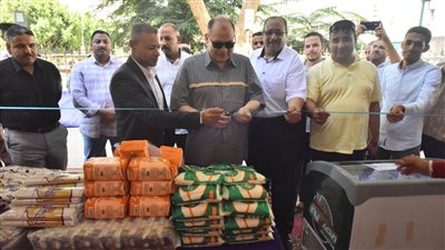 محافظ أسيوط يفتتح منفذًا جديدًا لبيع السلع بأسعار مخفضة