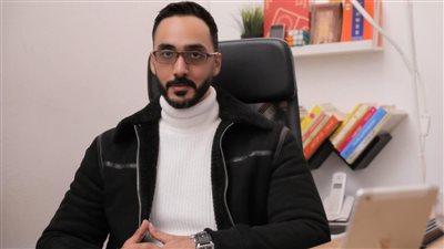أحدهم يدفع للانتحار.. معتز القيعي يكشف لـ