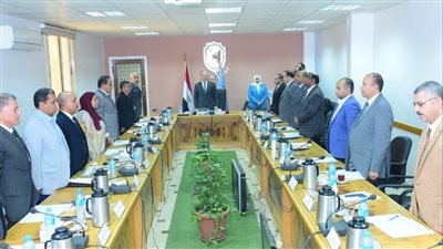 مجلس جامعة سوهاج يقف دقيقة حداد علي أرواح شهداء فلسطين