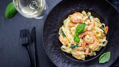 طريقة عمل مكرونة بالجمبري على خطى المطاعم