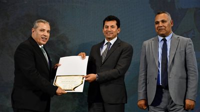 وزير الرياضة يشهد ختام الملتقى الدولي الثاني للاستثمار والصناعة الرياضية