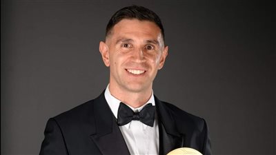 مارتينيز يتوج بجائزة لاشين لأفضل حارس مرمى في العالم 2023