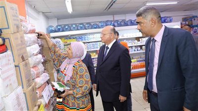 محافظ القاهرة يتفقد أسواق ومنافذ بيع السلع الأساسية بالمنطقة الجنوبية