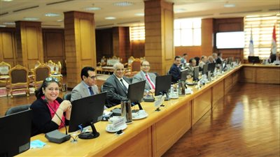 رئيس جامعة كفر الشيخ يؤكد على ضرورة ترشيد الإنفاق