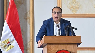 رئيس الوزراء يتفقد المساعدات الإنسانية بمنفذ رفح ويعقد مؤتمرًا صحفيًا عالميًا 