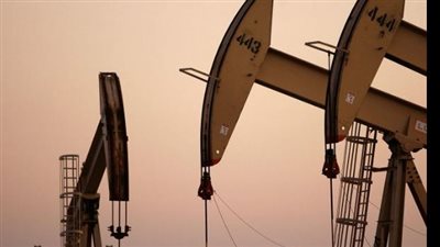 إنتاج أمريكا النفطي يرتفع لمستوى قياسي عند 13.05 مليون برميل