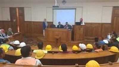 وزارة العمل: نشر ثقافة السلامة والصحة المهنية بين طلاب جامعات الأسكندرية