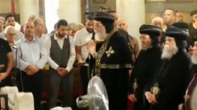 البابا تواضروس يبدأ صلاة تجنيز الأنبا أثناسيوس