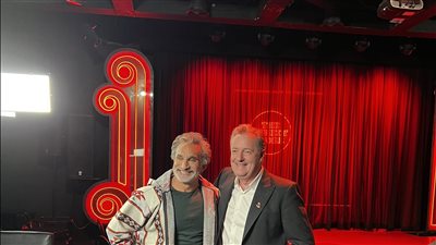 من داخل الاستوديو.. صور كواليس لقاء باسم يوسف مع بيرس مورغان