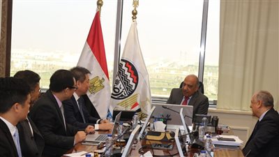 قطاع الأعمال تبحث مع 