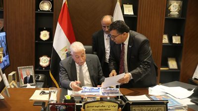 محافظ جنوب سيناء يستعرض الخدمات التعليمية بالمدن