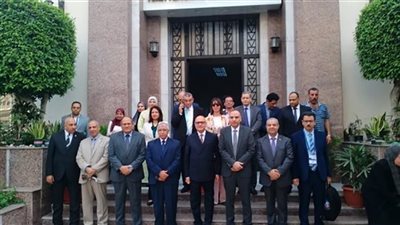 وزير الفلاحة والموارد المائية بتونس يتفقد مركز البحوث الزراعية