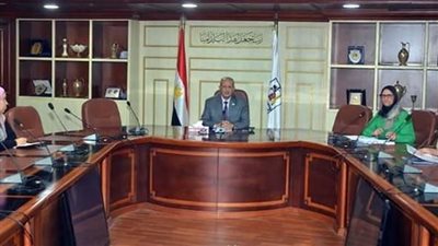 سكرتير بنى سويف يتابع الموقف المالي والتنفيذي لمبادرة 