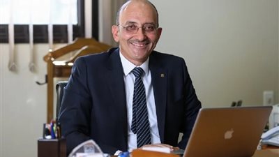 علاء فكري: 