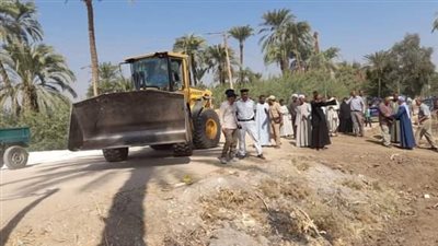 إزالة 3 حالات تعد على الأراضي الزراعية بقرية أولاد عمرو بقنا