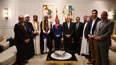 محافظ جنوب سيناء يكرم عدد من القيادات التنفيذية ومشايخ القبائل