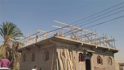 إيقاف أعمال بناء بدون ترخيص بقرية أبنود بقنا