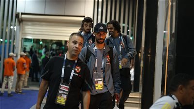 حافلة الأهلي تصل إلى ستاد القاهرة استعدادًا لمباراة صن داونز 