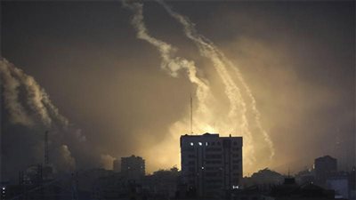 قصف إسرائيلي عنيف يستهدف منطقة الفالوجا ويُصيب العشرات