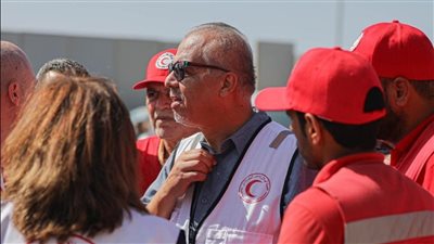 7 موظفين من الهلال الأحمر يغادرون فلسطين عبر معبر رفح 