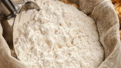 سعر الدقيق اليوم الخميس لدى تاجر الجملة.. الشيكارة بكام النهارده؟
