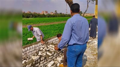 إزالة 5 حالات تعد على الأراضي الزراعية فى طوخ 