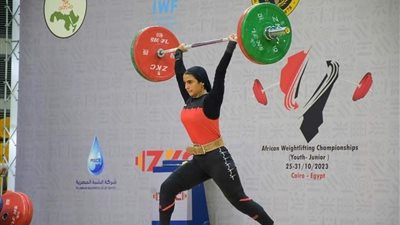  رئيس جامعة القناة يهنئ الطلاب حاصدي ميداليات بطولات رفع الأثقال