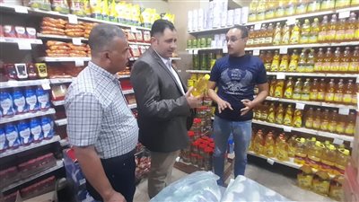نائب محافظ القاهرة يتفقد المجمعات الاستهلاكية ومنافذ بيع السلع الغذائية بحي شبرا 