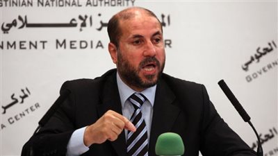 مستشار أبومازن يطالب الدول العربية بموقف حاسم.. الاحتلال يمنع عن فلسطين مقومات الحياة