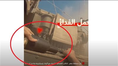 تفجير من النقطة صفر.. مقاتل للمقاومة الفلسطينية يضع قذيفة على دبابة (شاهد)