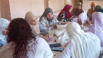 أندية الفتاة تنظم ورش حرفية بمركز شباب ساحل سليم