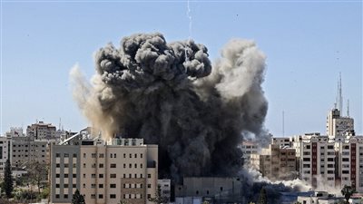 قصف إسرائيلي يستهدف مستشفى القدس ويُسفر عن أضرار كبيرة وإصابات خطيرة