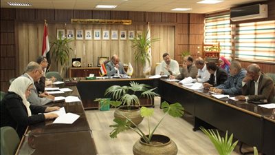 جامعة أسيوط تعقد اجتماعًا لمتابعة تنفيذ تجميل الحرم الجامعي