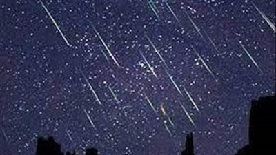 زخة شهب الثوريات تُزين سماء مصر