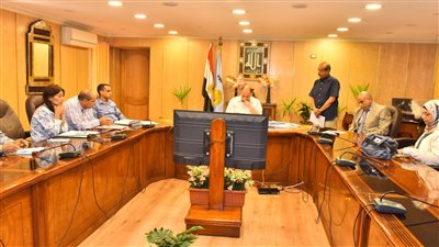 محافظ أسيوط يؤكد على تذليل العقبات لاستكمال تنفيذ الخطة الاستثمارية بالمراكز والأحياء 