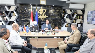 محافظ أسوان: توفير السلع الغذائية والاستهلاكية بأسعار مخفضة