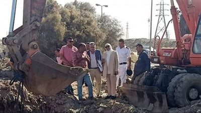 نائب محافظ القاهرة تتابع أعمال إصلاح كسر مفاجئ بخط مياه بحي التبين