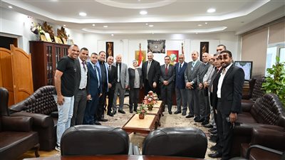 رئيس جامعة الفيوم  يستقبل عددًا من أعضاء لجنة قطاع التربية الرياضية 