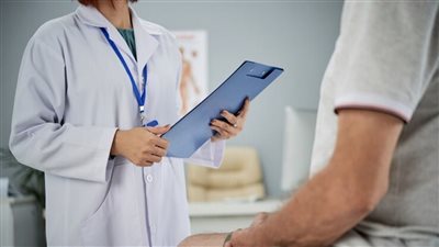طبيب ينصح بالتحرك أكثر للحماية من أمراض القولون والمستقيم