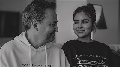 حبيبة تشاندلر بينج تخرج عن صمتها وتعلق على وفاته