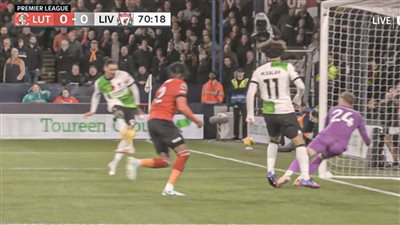 شاهد نونيز يهدر أغرب فرصة في مسيرته ورد فعل صلاح 