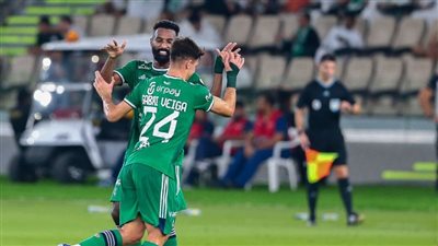 الأهلي يتقدم على الرياض في الشوط الاول بهدفي البريكان وفيجا
