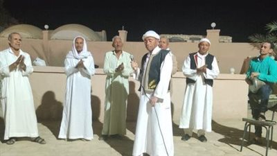  عرض فنون شعبية لفرقة التلقائين للفن الشعبي بالفرافرة