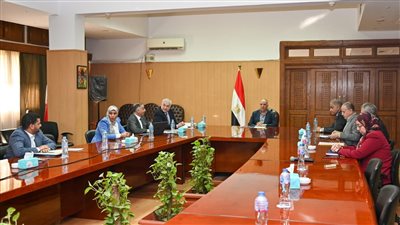 وزير الري يستعرض الدليل الإرشادي لإدارة أملاك الوزارة