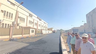  تطوير ورفع كفاءة الطرق  بالمنطقة الصناعية الأولى بالعبور 