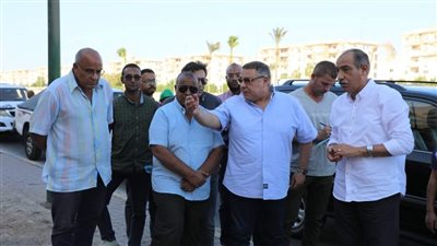 محافظ البحر الأحمر يتفقد طريق المطار لمتابعة أعمال التطوير