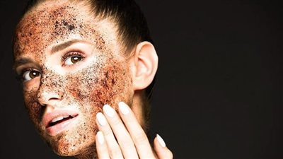 يعالج الهالات السوداء ويحمي من الشيخوخة| اصنعي ماسك القهوة السحري في منزلك