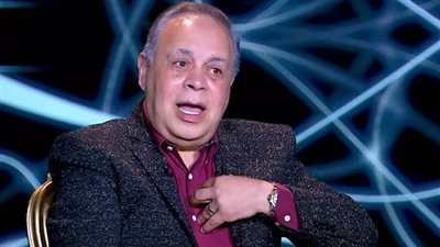 أشرف زكي يرفع شعار 